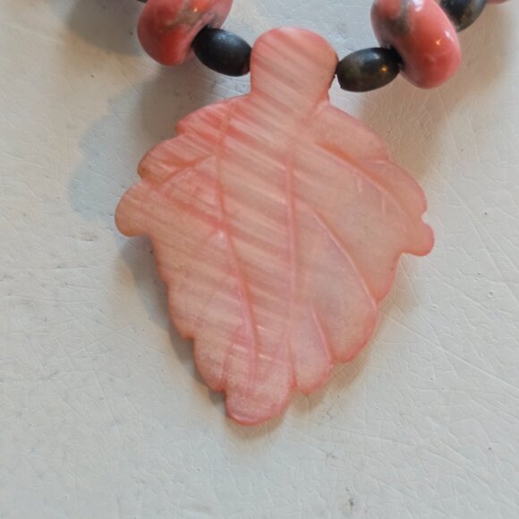 Natural Pink Rhodochrosite Etched Leaf Stone Beaded Necklace 15" - Picture 6 of 15